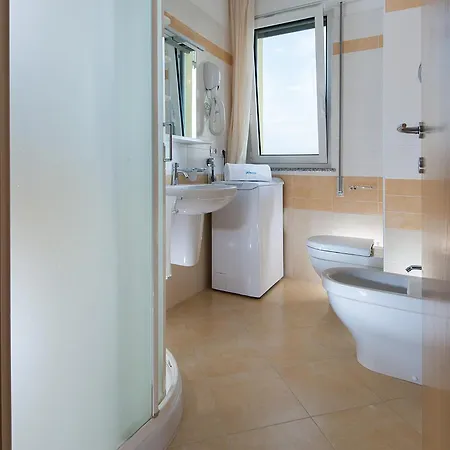 Aurora Aparthotel *